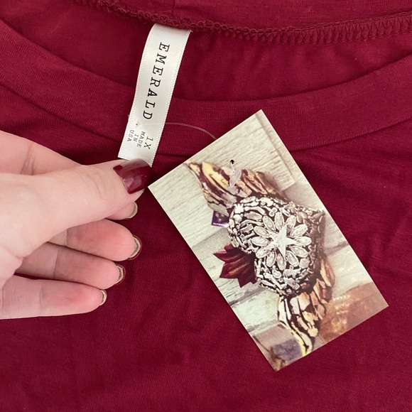 NWT Women's Red Lace Hem Emerald Topsize XL - Picture 3 of 4